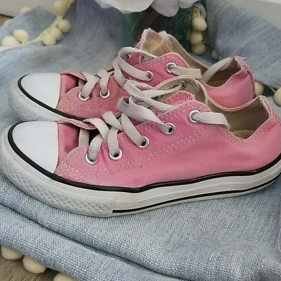 Pink Converse - Picture 2 of 8